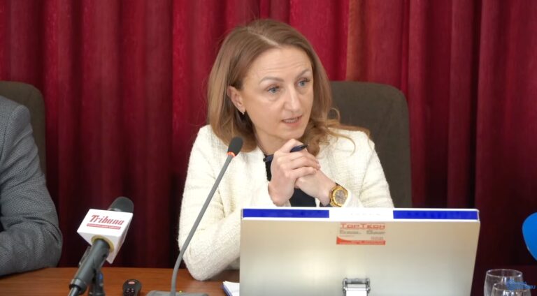 Daniela Cimpean reactioneaza dupa acuzatiile PSD ca ar fi renuntat la o finantare pentru viitorul spital din Sibiu In timp ce unii se ocupas cu adevarat pe altii doar ii intereseaza