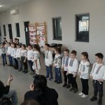 Elevii din Medias program artistic de Dragobete scenete si cantece traditionale romanesti fotografie
