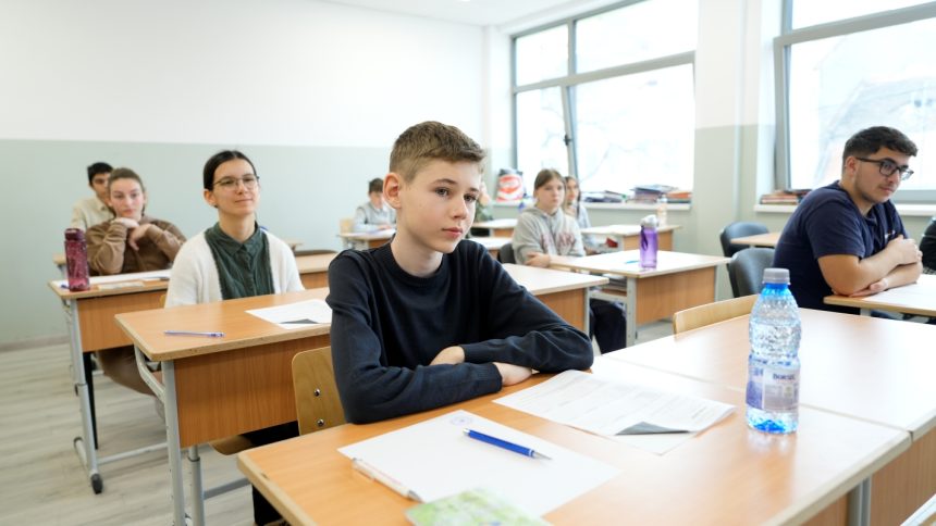 Elevii din Sibiu se pregatesc pentru vacanta de schi cand vor avea liber