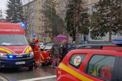 Femeie de 82 de ani lovita de o masina in Sibiu va fi transportata la spital
