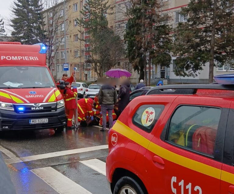 Femeie de 82 de ani lovita de o masina in Sibiu va fi transportata la spital