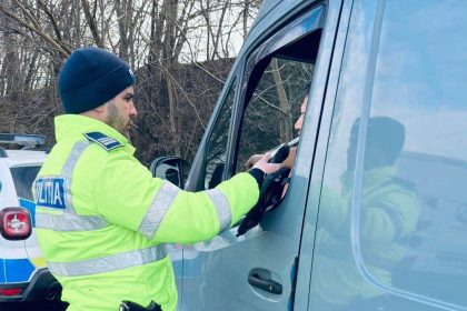 Filtre de policie pe DN1 in judetul Sibiu politiestii controleaza toate autovehiculele