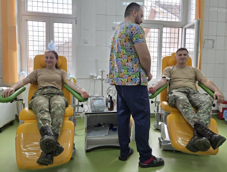 Gest impresionant Soldatii de la Baza 2 Logistica Selimbar au donat sange foto