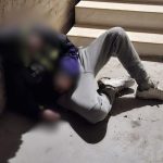 Imagini socante la Selimbar 4 adolescenti sub influenta drogurilor aproape inconstienti Nu se mai putea mentine in picioare video