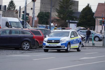 Injunghiere cu lopei la o spalatorie din Vurpar 3 tineri acuzati in instanta