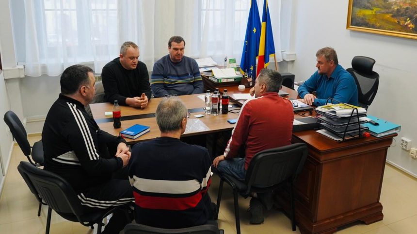 Intalnire de gradul zero intre primarul Cisna diei si reprezentantii Academiei de Fotbal si Tenis Orl atan Vor aduce o propunere