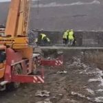 Lucrari intense pe tronsonul 2 al autostrazii Sibiu Fagaras se lucreaza intens chiar si in conditii de iarna video