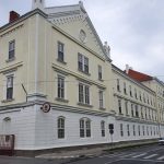 Medic de la Spitalul Militar din Sibiu surprins in flagrant in timp ce lua mita pentru o interventie chirurgicala