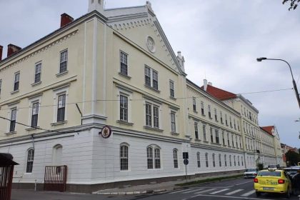 Medic de la Spitalul Militar din Sibiu surprins in flagrant in timp ce lua mita pentru o interventie chirurgicala