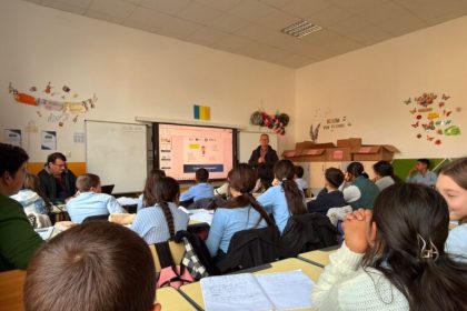 Notele elevilor vor fi attribuite conform acelorasi criterii Ministerul Educatiei stabileste standarde obligatorii