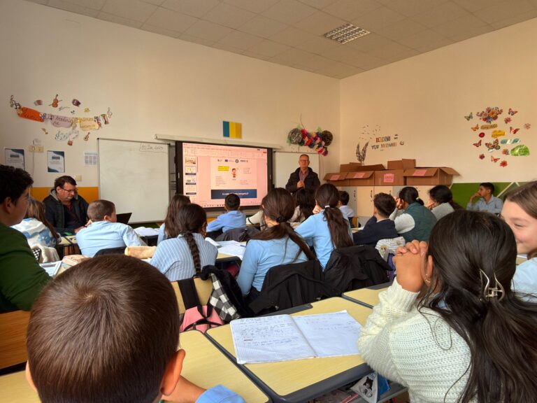 Notele elevilor vor fi attribuite conform acelorasi criterii Ministerul Educatiei stabileste standarde obligatorii