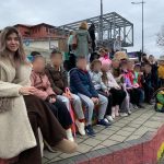 O poveste minunata din Sibiu o tanara invatatoare le transmite copiilor invataturile despre iubire si respect