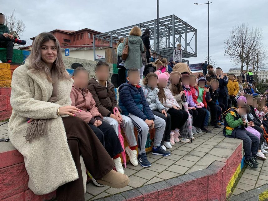 O poveste minunata din Sibiu o tanara invatatoare le transmite copiilor invataturile despre iubire si respect