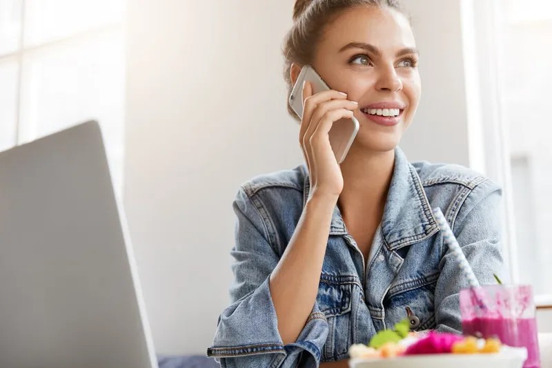Orange si Vodafone anunta majorarea tarifelor pentru abonamentele de telefonie mobila