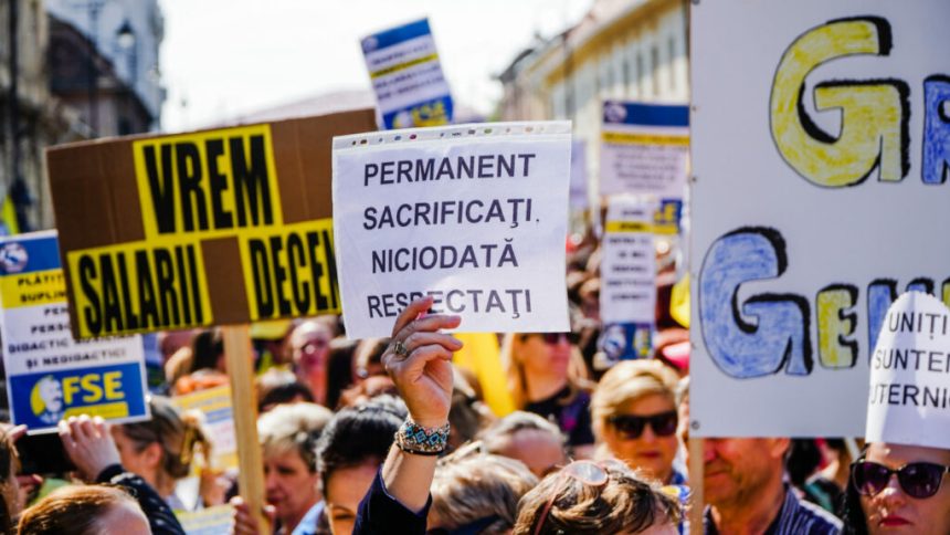Peste 80 dintre profesori solicita greva generala exista o stare reala de presiune si nemultumire