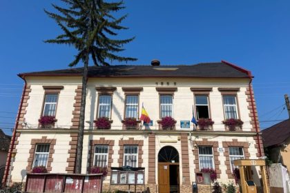 Primaria Bradeni obligata de instanta sa reinscrie un functionar concediat