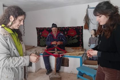 Primavara incepe la Muzeul ASTRA atelier de martisoare inspirat de traditiile ucrainenilor din Letea