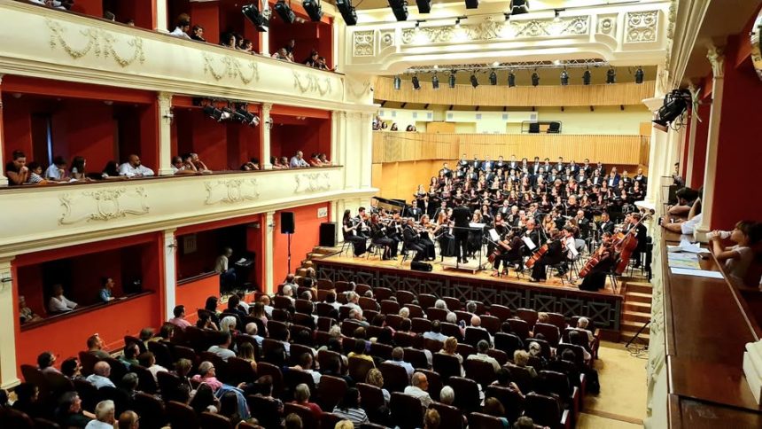 Sala Thalia interzisa pentru concerte cu orchestre mari scena este prea mica video