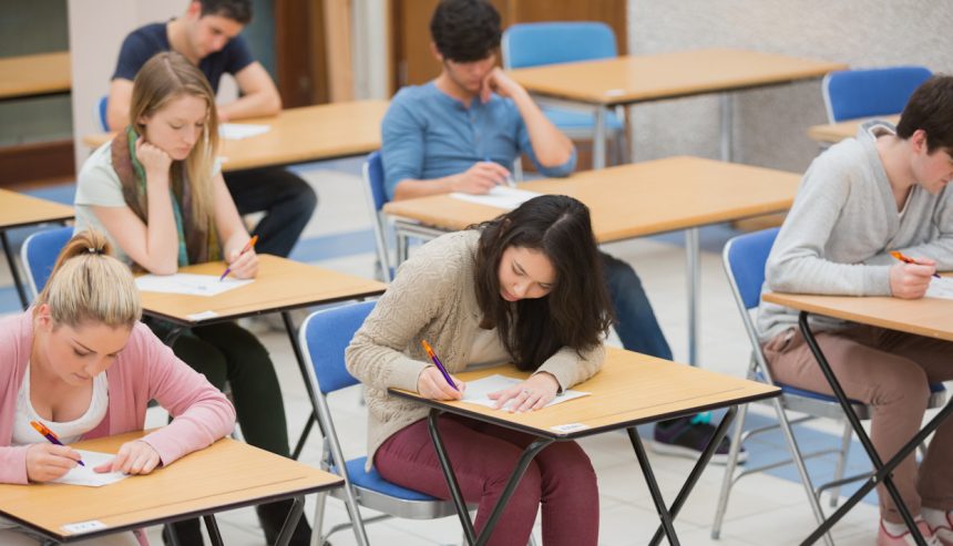 Simularile pentru Bacalaureat si Evaluarea Nationala 2026 Ministerul Educatiei a publicat programele