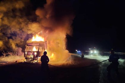 TIR in flacari pe Valea Oltului incendiu in parcarea unui popas turistic