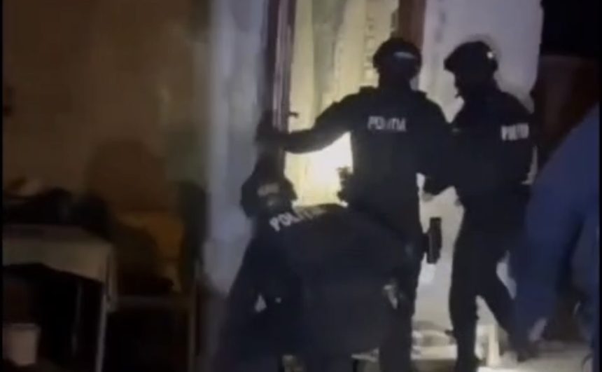 Talharie in Selimbar tanar agresat de 3 indivizi in fata McDonalds video