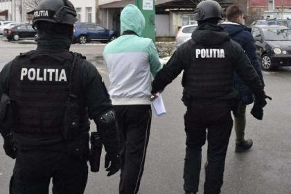 Talharii care au jefuit un tanar in Selimbr arestati preventiv cat timp vor ramane in inchisoare