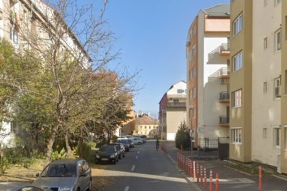 Un consilier local propune transformarea unei strazi din Sibiu in sens unic locatarii nu vor mai putea parca pe carosabil