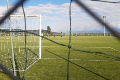 Vin vestiarele pentru cea mai recenta baza sportiva din Sibiu Primaria a semnant contractul