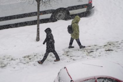 Vremea se racete meteorologii prevad ninsori si vant intens