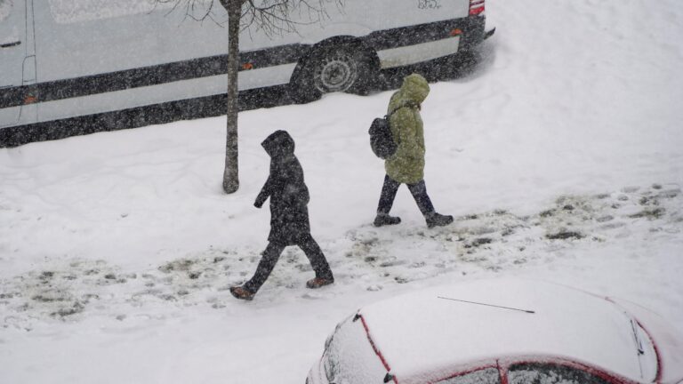Vremea se racete meteorologii prevad ninsori si vant intens
