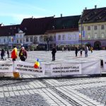 a doa zi de proteste in sibiu 7 persoane s au adunat vom veni zilnic pana pleaca guvernul video si foto