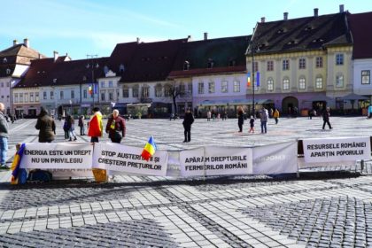 a doa zi de proteste in sibiu 7 persoane s au adunat vom veni zilnic pana pleaca guvernul video si foto