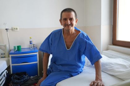 gest umanitar la spitalul judeean sibiu pacient fara venituri operat gratuit de cataracta