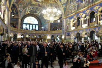 mii de credinciosi la duminica infricosatoarei judecati la catedrala mitropolitana din sibiu fotografie