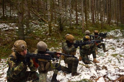 nereguli la ministerul apararii mii de angajati primeau sporuri pentru combaterea coruptiei