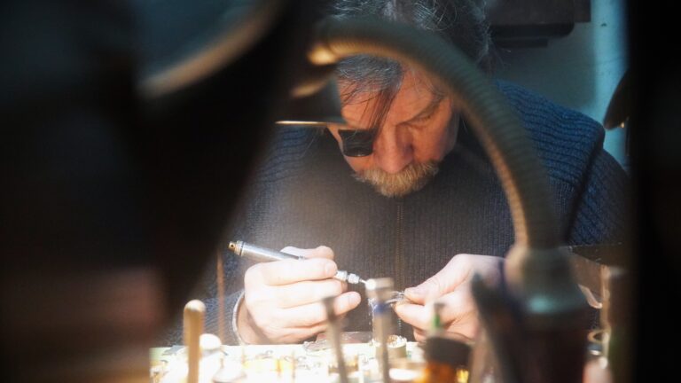 povestea ceasornicarului care timp de peste doua decenii a avut grija de ceasul din turnul sfatului albert nu mi imaginez sa fac altceva video