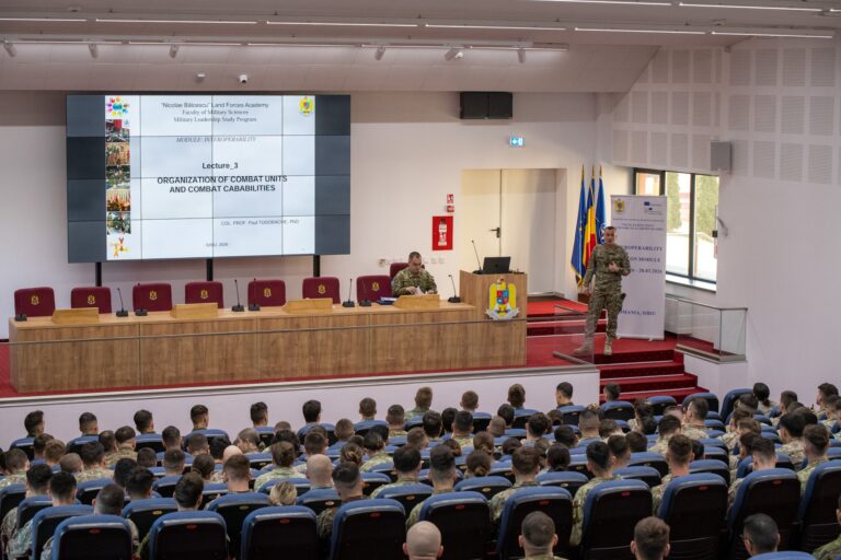 Academia Fortelor Terestre din Sibiu centru militar international studenti din SUA Coreea si Europa in cadrul antrenamentelor foto