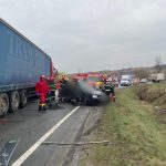 Accident cu 5 decese in judetul Cluj coliziune violenta intre o masina si un TIR foto video
