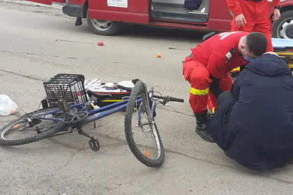 Accident cu fuga de la locul faptei la Rosia biciclist internat la spital