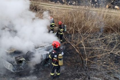 Accident intre Ighisu Vechi si Barghis o masina s a rasturnat si a luat foc fotografii