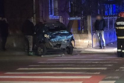 Accident pe Calea Dumbravii o masina a lovit un gard video foto