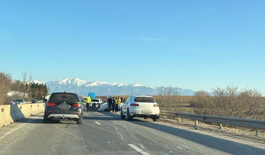 Accident pe DN1 lang Selimbar un vehicul sa rasturnat foto