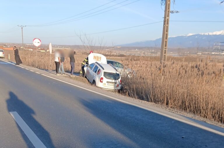 Accident pe DN1 langa Bradu doua autoturisme implicate foto