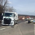 Ambulanta ciocnita de o masina de gunoi pe DN7 intre Sibiu si Valcea