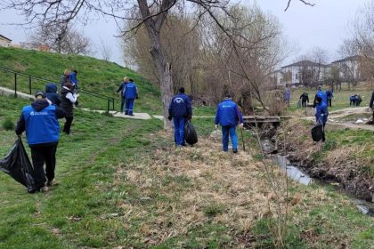 Angajatii Sistemului de Gospodarire a Apelor Sibiu au curatat efectiv Valea Sapunului foto