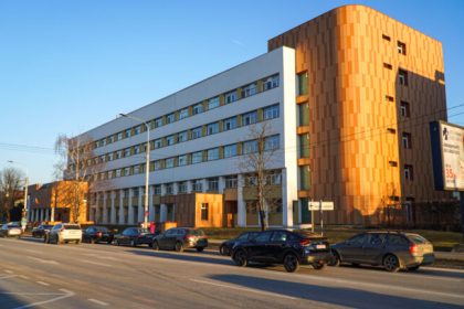 Asistenta din Sibiu care a suferit un infarct in timpul garzii a fost externata dar starea ei ramane grava