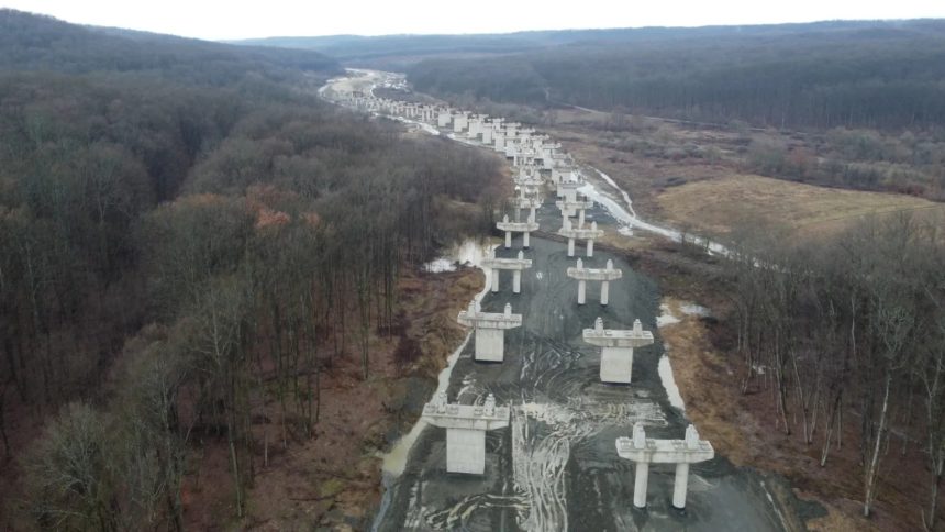 Autostrada Lugoj Deva progreseaza lucrarile la tronsonul lipsa au atins aproape 60 la suta