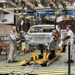 Autostrada Sibiu Pitesti intarziata mentionata in contextul crizei de la Dacia producia scade si urmeaza concedieri