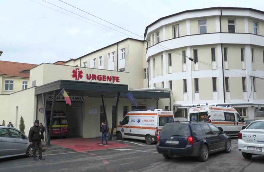 Batranelul prins sub un motocultor la Cisnadioara in stare grava la spital