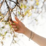 Bijuteriile iconice Bratarile din aur care au devenit clasice ale noii generatii